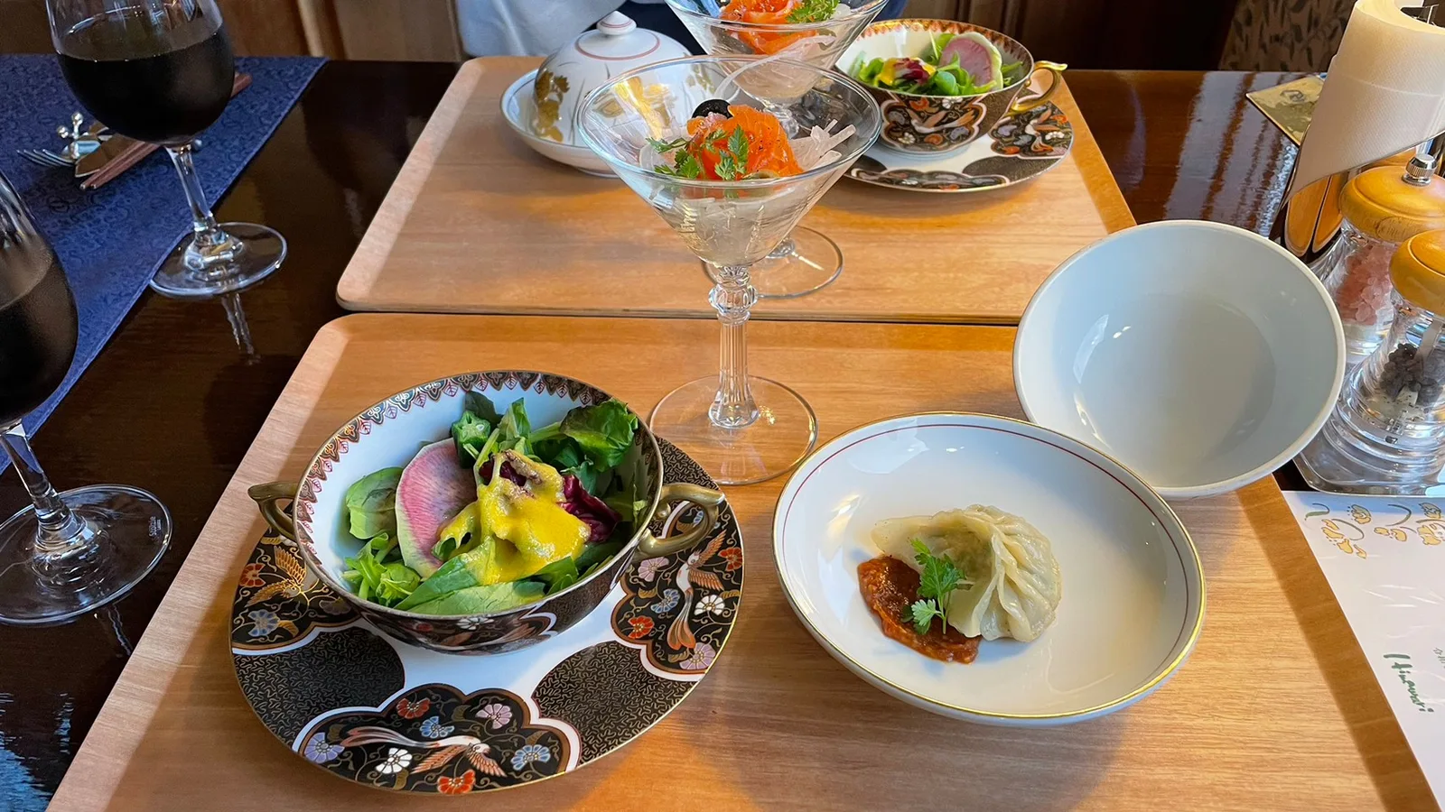 夕食の前菜と創作料理