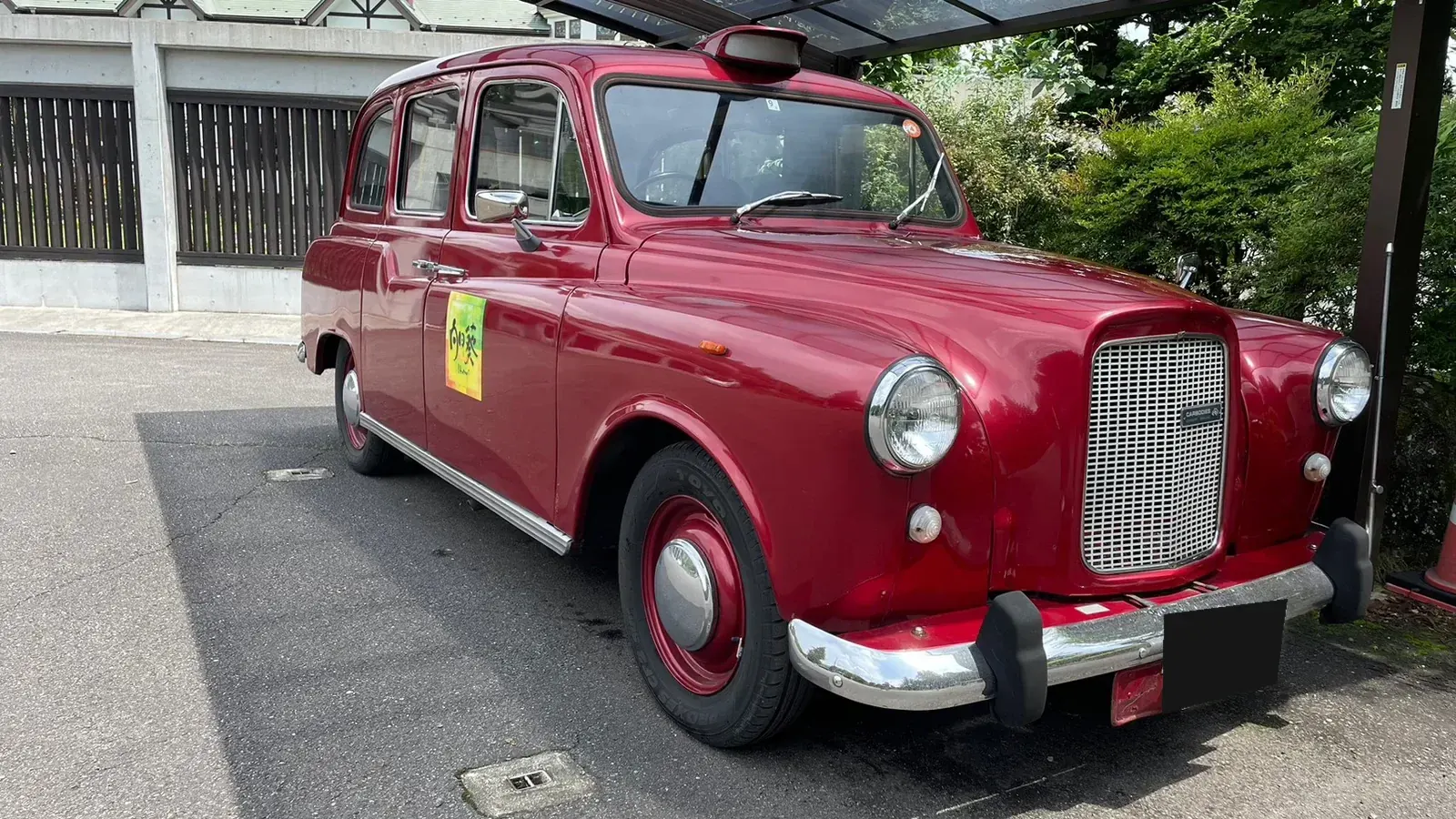 別邸 向日葵の雰囲気にマッチしたクラシックでおしゃれな車