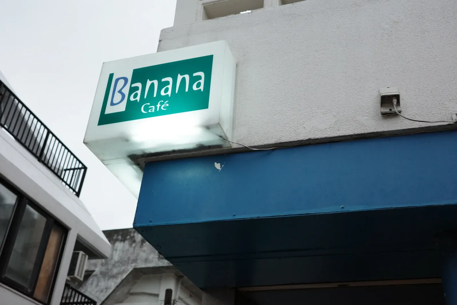 石垣島の夜カフェ Banana Cafe 看板