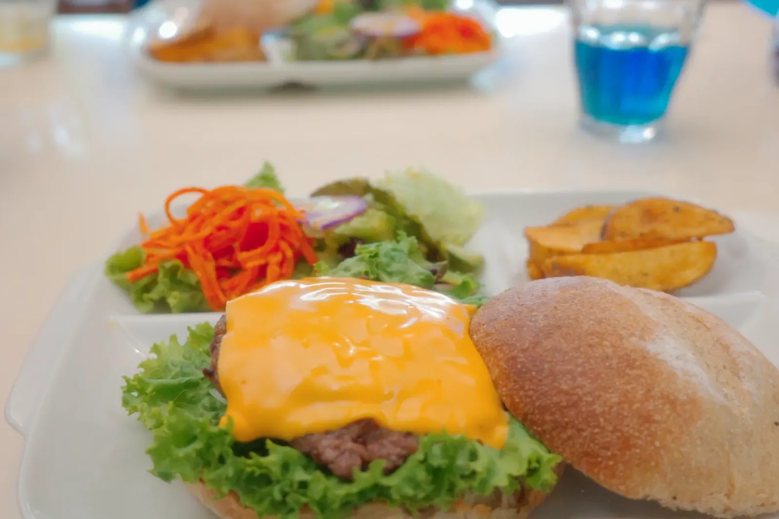 石垣島 uliuli cafe の絶品石垣牛ハンバーガー