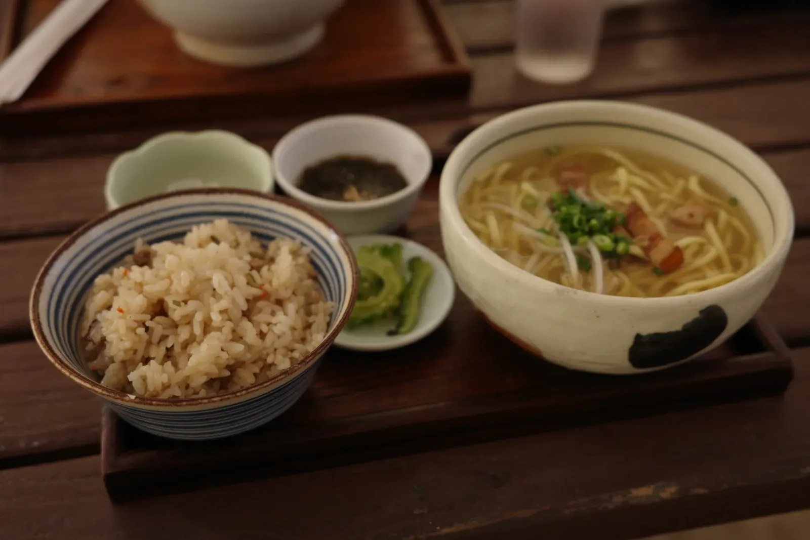そば処 竹乃子 名物の八重山そば