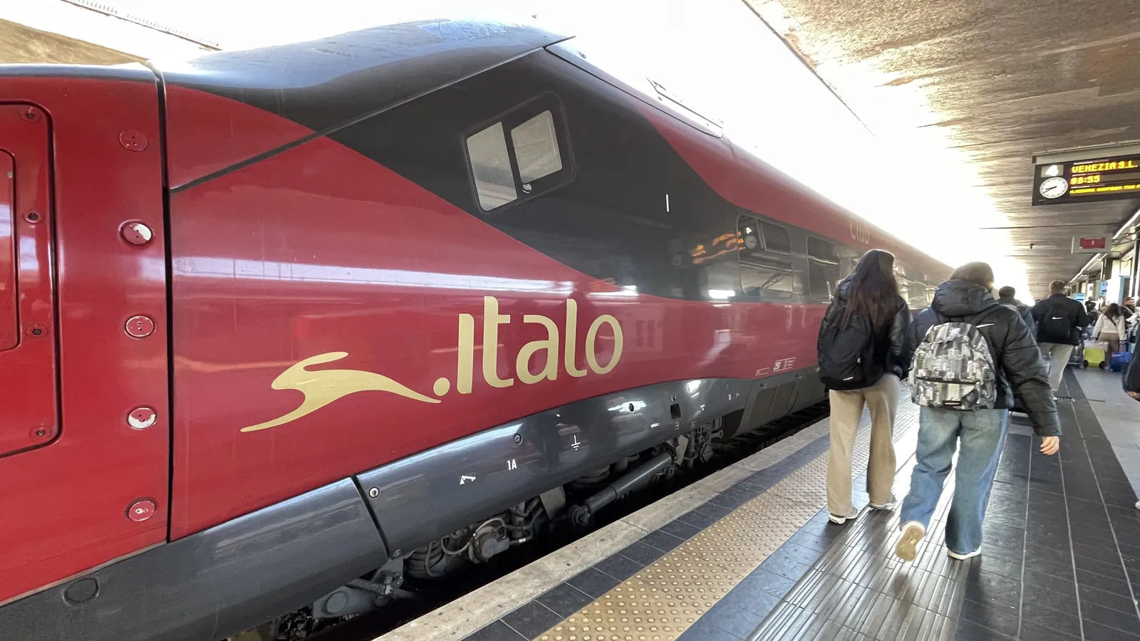 ローマ・テルミニ駅の高速列車イタロ（Italo）