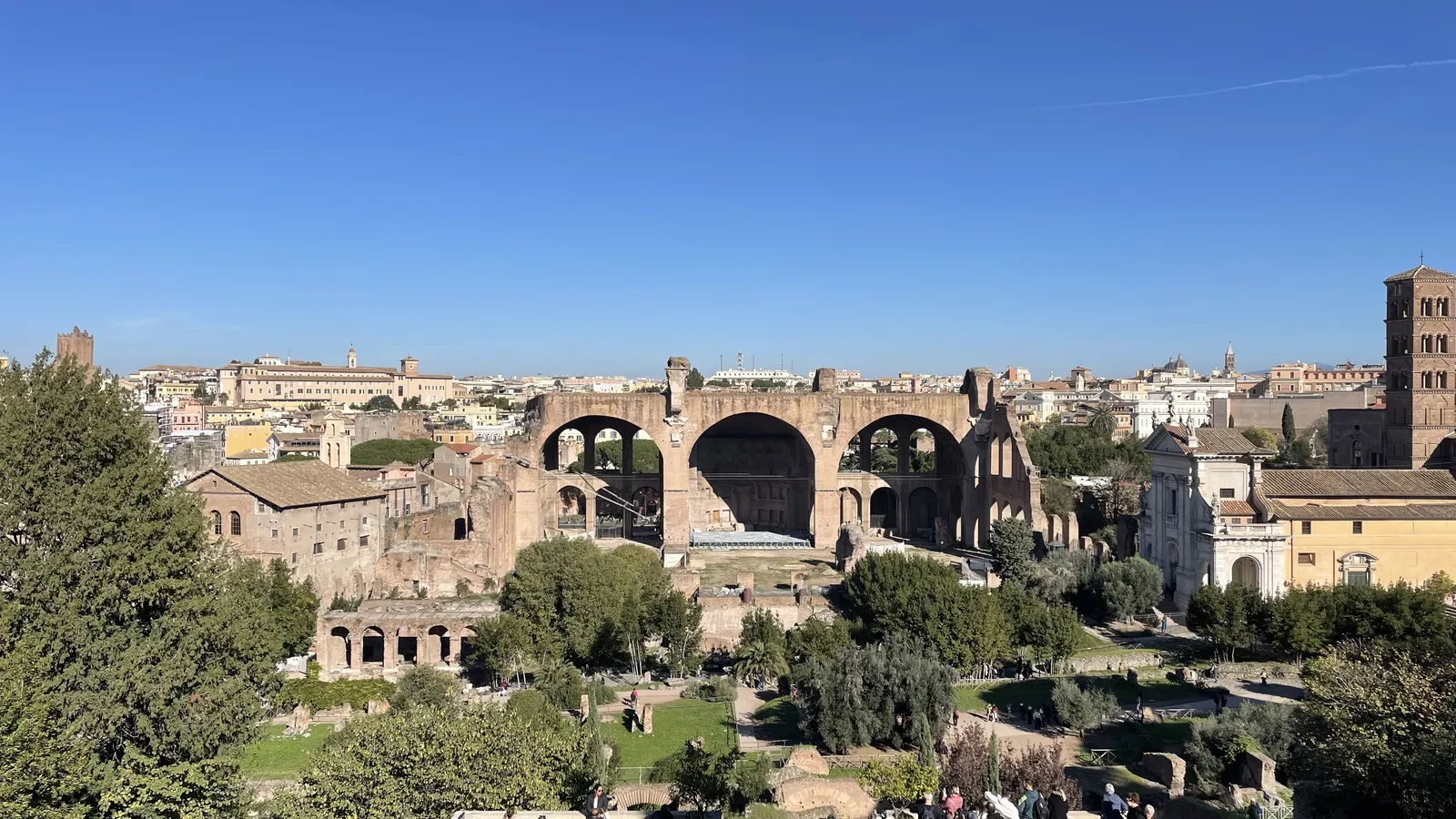 フォロ・ロマーノの古代ローマ遺跡群