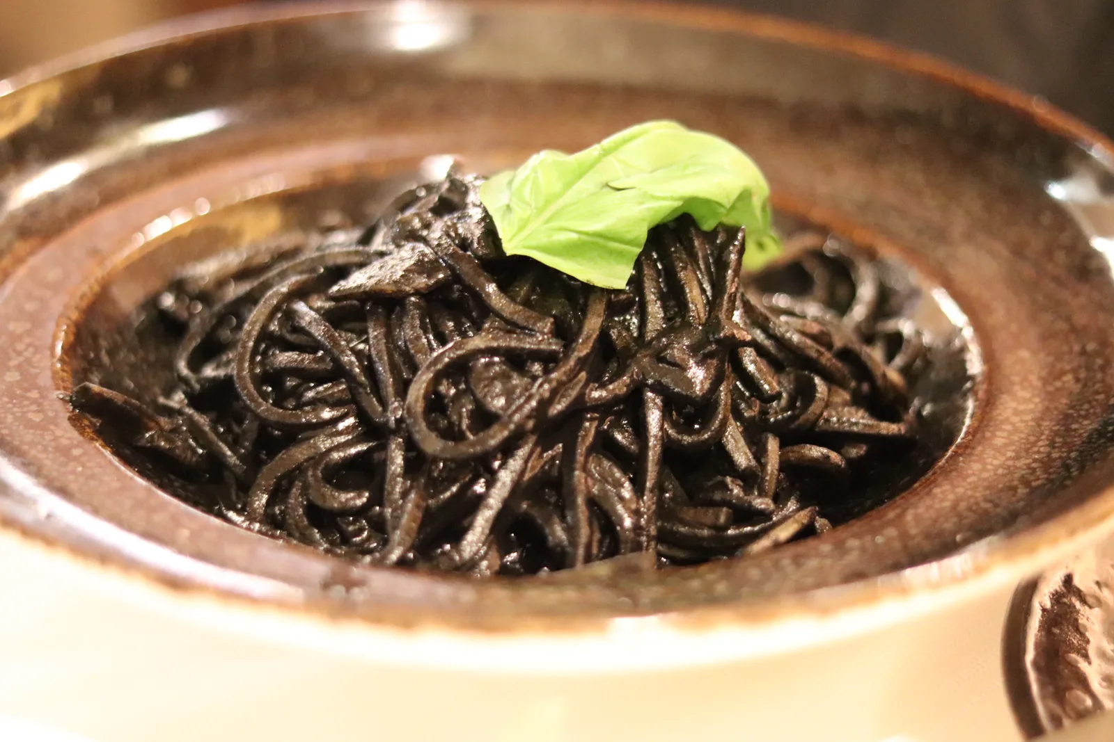 ベネチア名物 濃厚なコクが絶品のイカ墨パスタ（Pasta al Nero di Seppia）