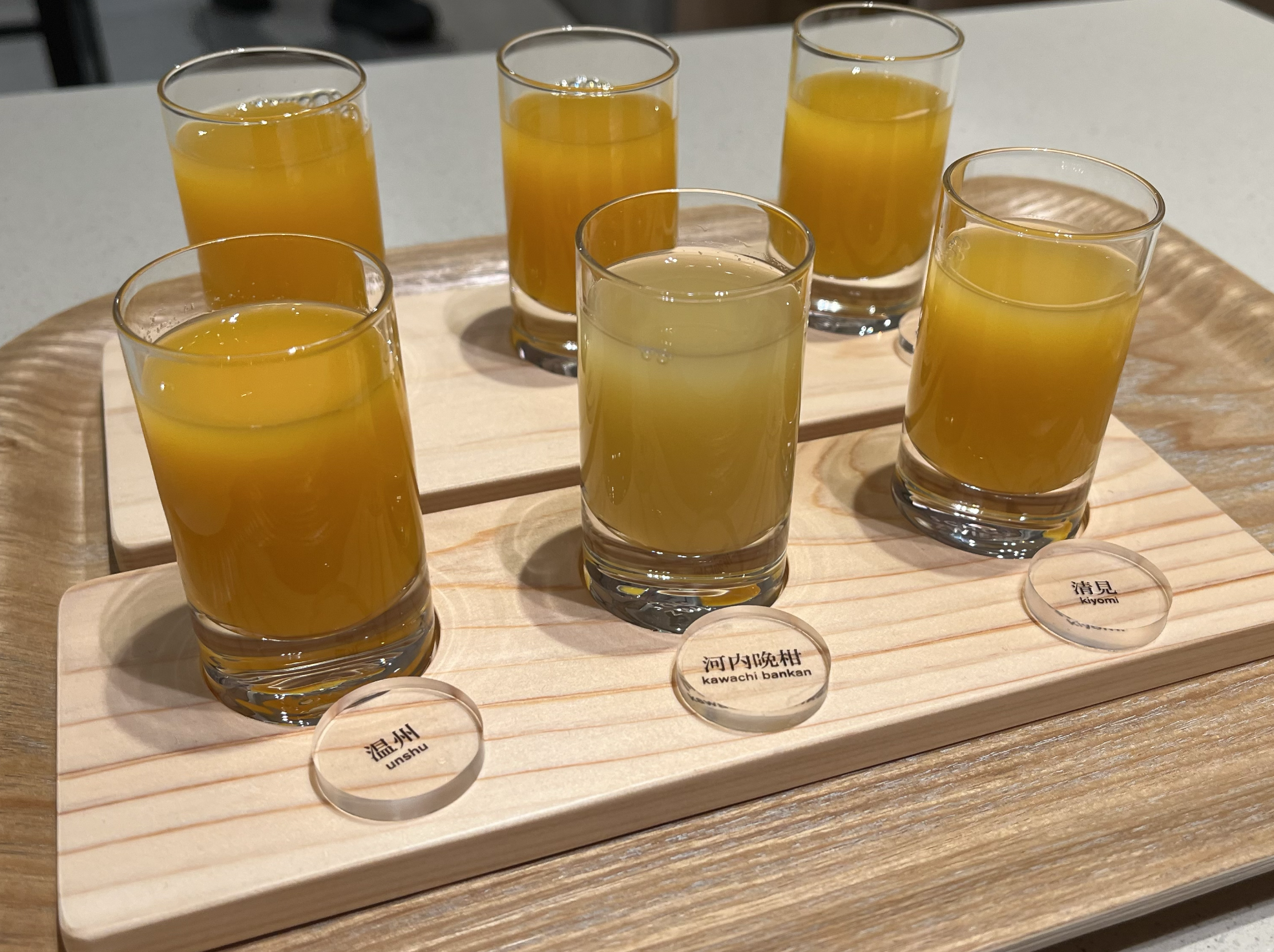 オレンジジュースの飲み比べ